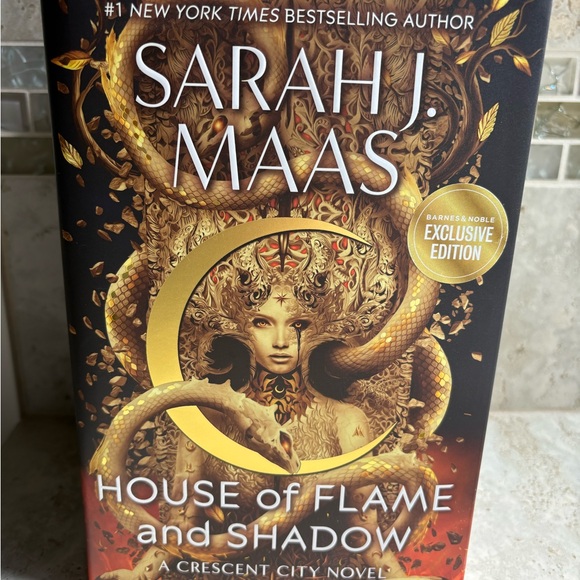 Sarah J Maas Crescent City Series (Hardback) - Picture 3 of 4